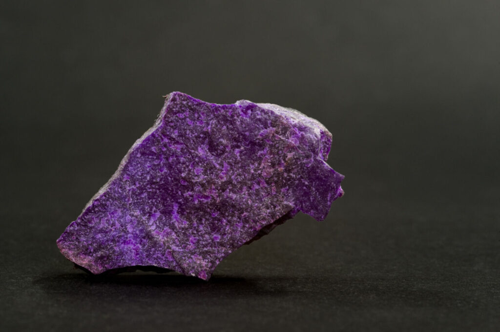 スギライトのイメージ写真です / Museum piece. Rare Sugilite (also called Lavulite) from the Wessels mine, Northern Cape Province, South Africa.